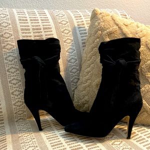 The brand name is Sarah they are black size 6 1/2